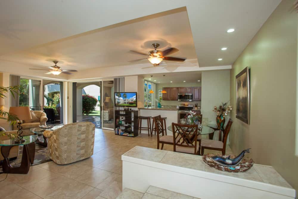 Wailea Hotel | Palms at Wailea One Bedrooms by Coldwell Banker Island Vacations