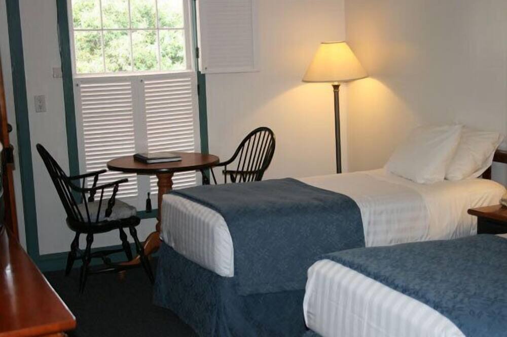 Historic Lahaina Front Street Hotel | Best Western Pioneer Inn