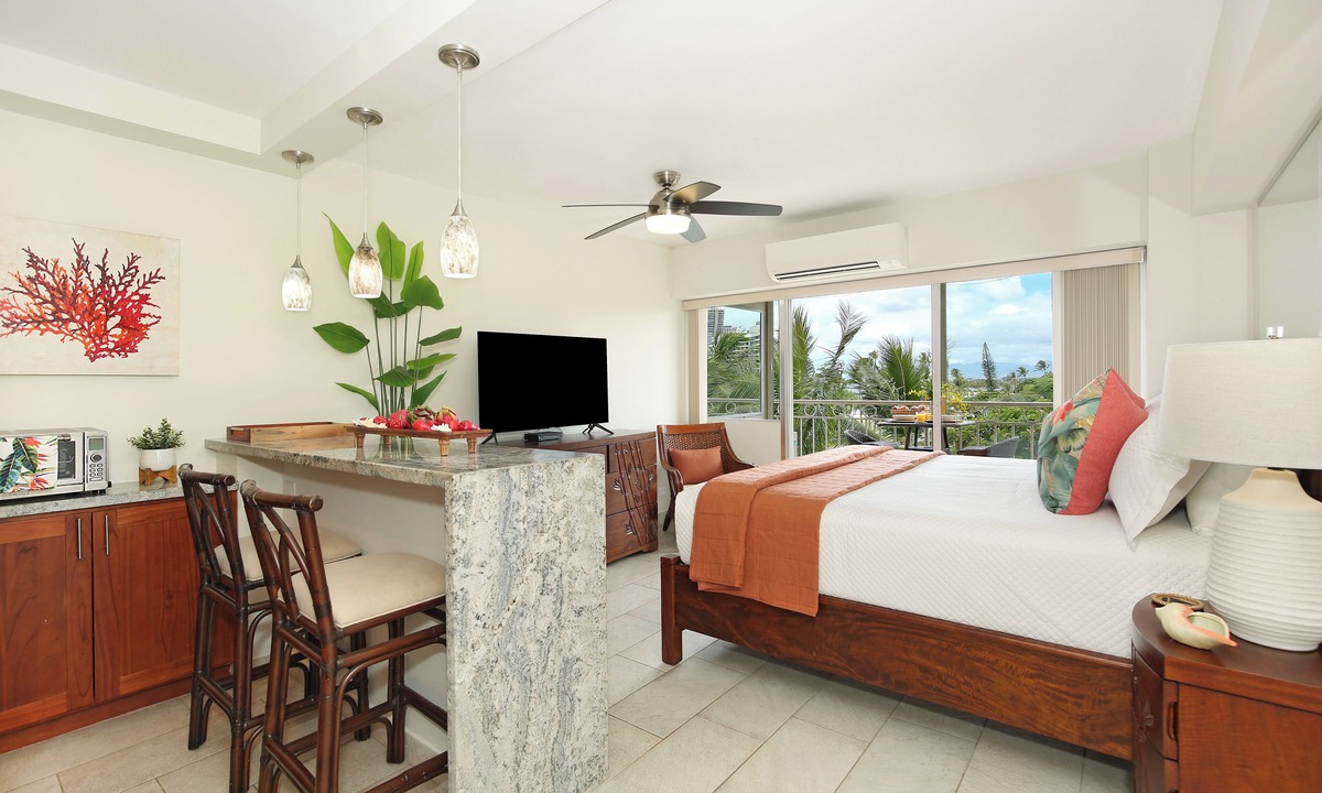 Waikiki Condo | Steps to beach! Gorgeous renovated partial ocean view condo at Waikiki Shore!