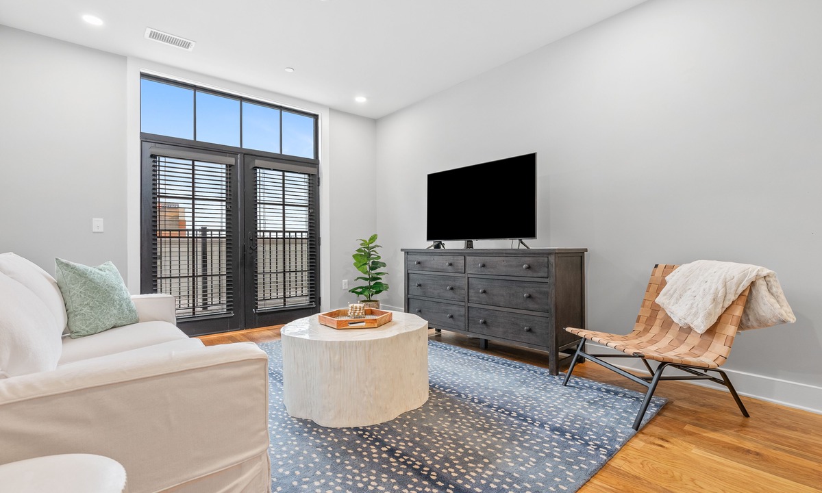 Auburn Apartment | Exclusive Apartment over Target - Downtown Auburn Unit 207