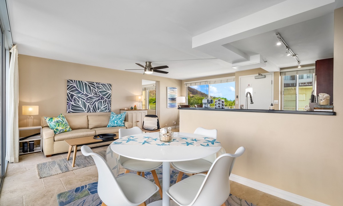 Diamond Head - Kapahulu - St. Louis Apartment | 8th Floor Gold Coast 1 Bedroom with Great Views, Kitchen & Den