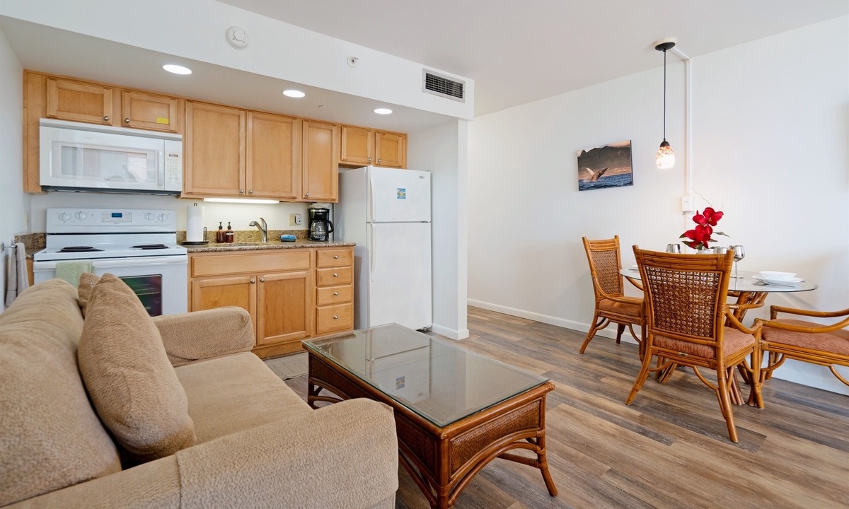 Kahana Apartment | 🐬Whales and The Waves | Discount | Beachfront | Oceanview | Pool | AC🐬