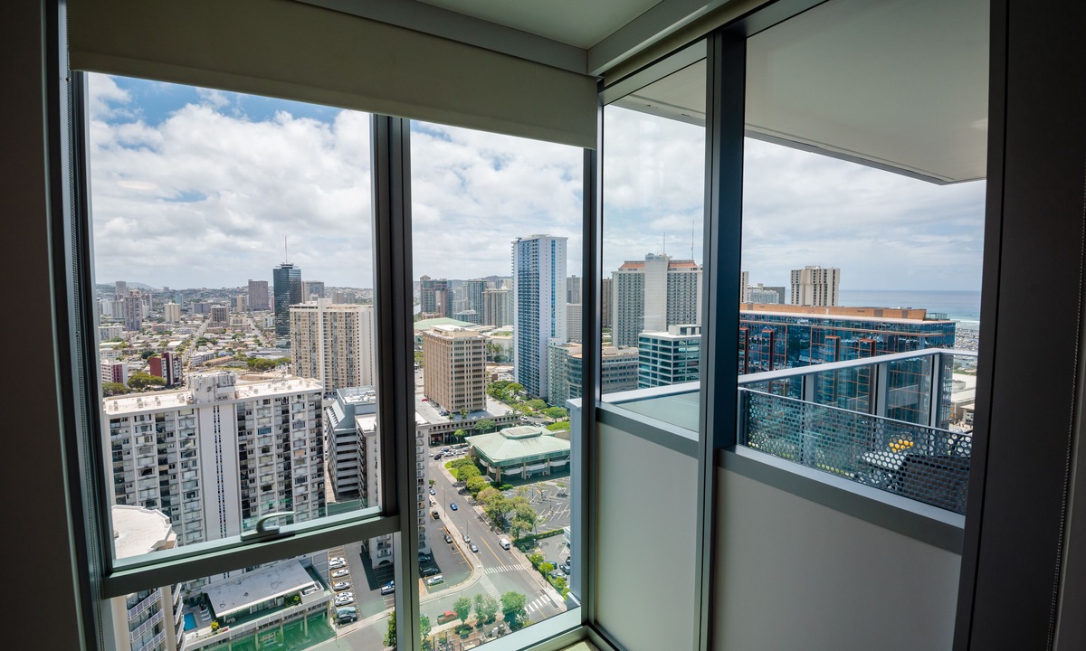 Ala Moana Condo | Upscale 2 bedroom with parking in Ala Moana