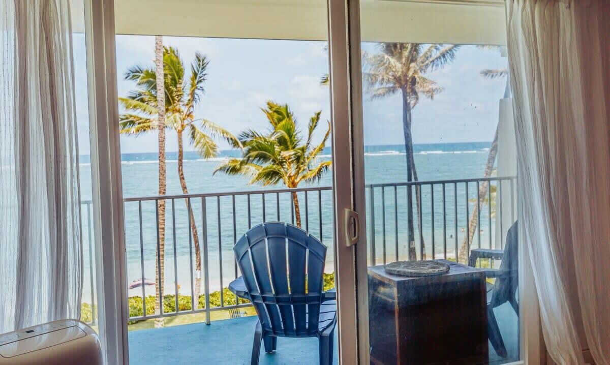 Punaluu Condo | Luxury Beachfront Condo with Ocean View