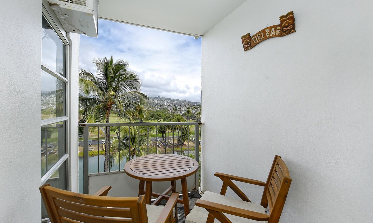 Waikiki Condo | Diamond Head View Renovated Corner Unit, AC, W/D, FREE Wi-Fi & Parking!