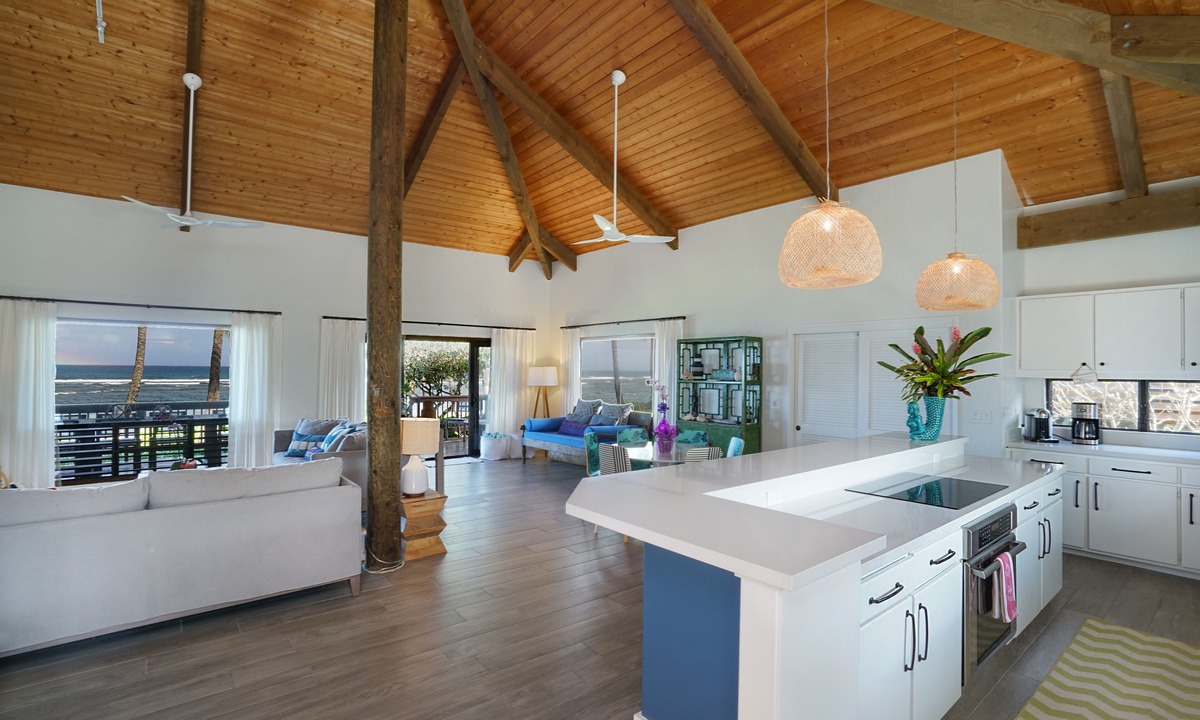 Mokuleia House | Contemporary Hawaii Living, Calm North Shore Beach