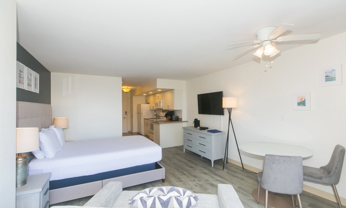 Waikiki Apartment | Ilikai Marina Studio City View Condos with Fully Equipped Kitchens & Free Wifi