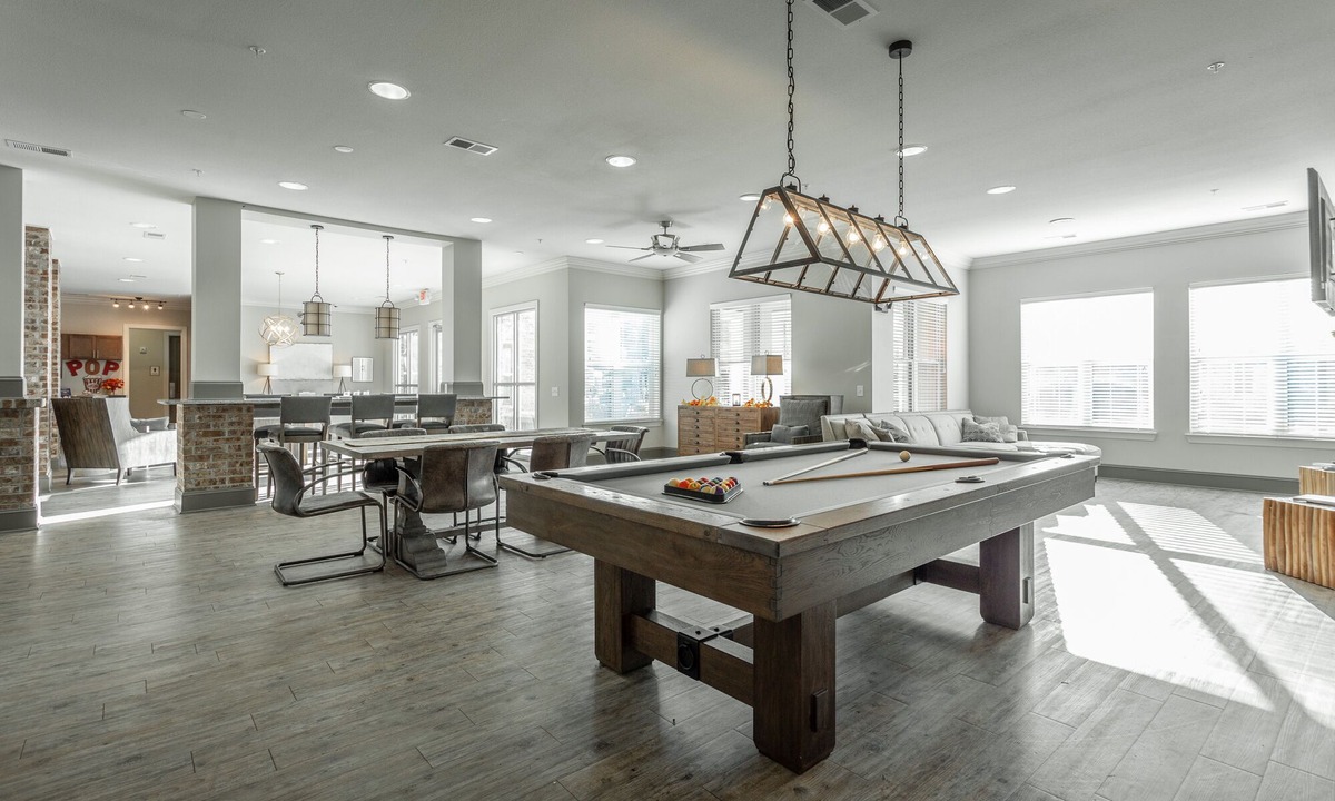 Ooltewah Apartment | ✪ Summer Breeze ✪ FREE Parking, Pool & Gym!