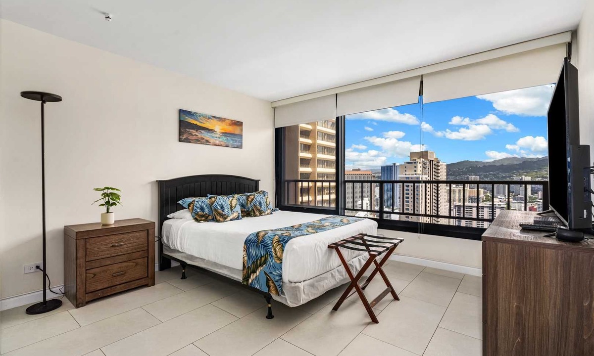 Waikiki Condo | Monthly Discovery Bay 3717 Mountain/City Views 2 Bd 1Ba 2 Queen Beds