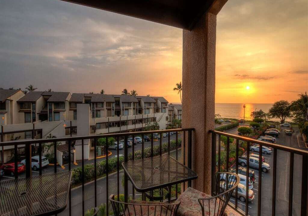 Kihei Condo | Island Chic w/Loft! AC, Lanai, Kitchen, WiFi, Flat Screens+Laundry–Kamaole Sands 9411