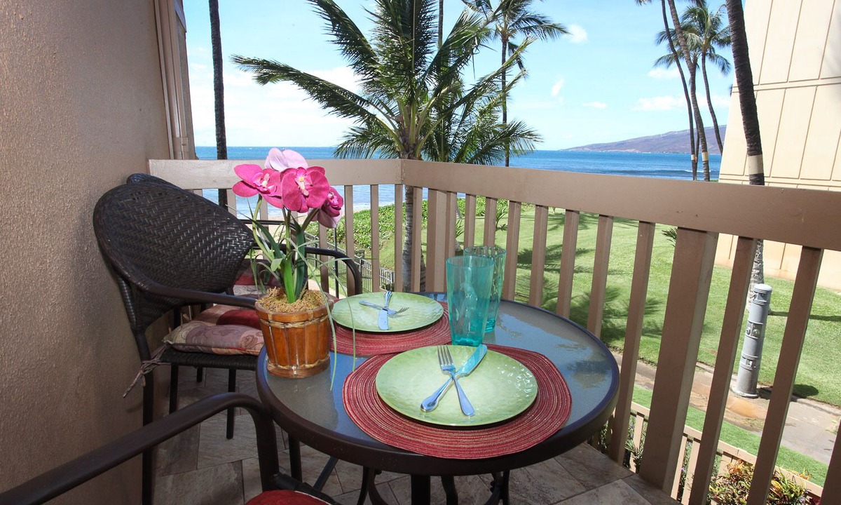 Kihei Condo | OCEANFRONT RESORT- WHALES+LOW WINTER RATES- Kihei Sands Beachfront Condo-B10