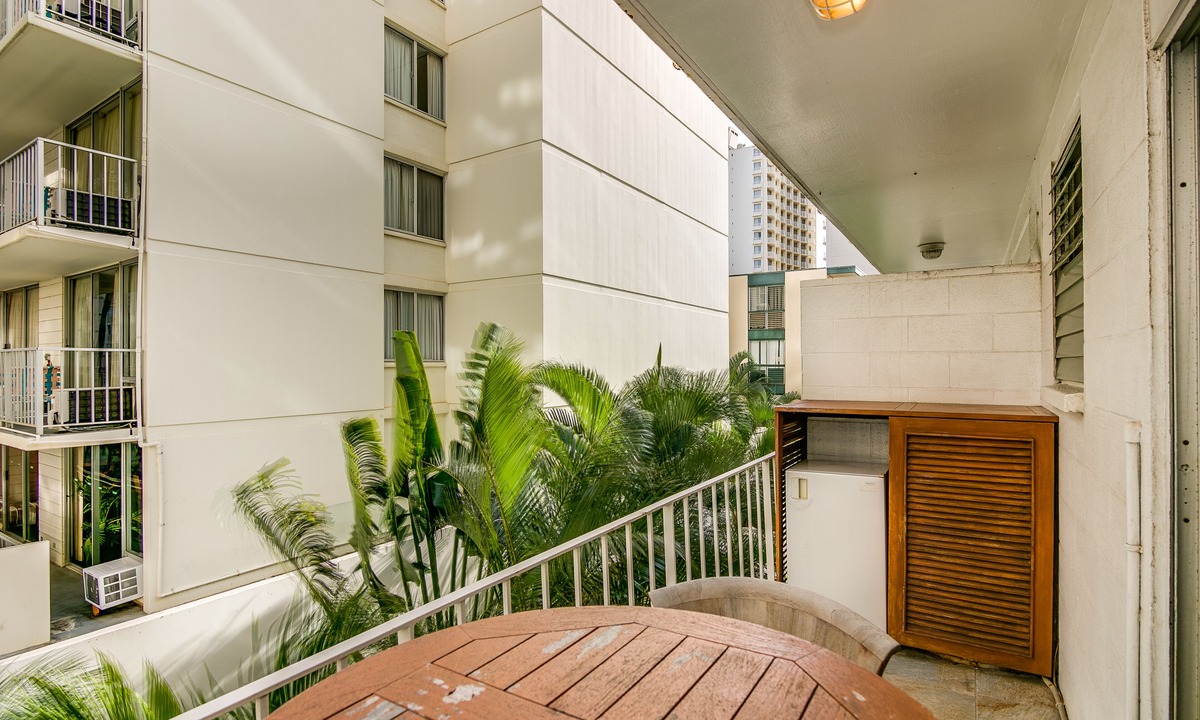 Waikiki Apartment | Surfer's Dream Condo w/Full Kitchen - Free Wifi, Sleeps 4