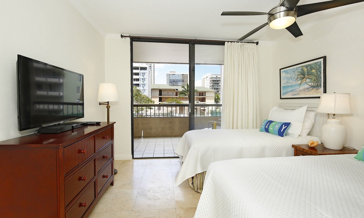 Waikiki Condo | Beautiful 2-bedroom condo, sleeps 6, washer/dryer and one free parking!