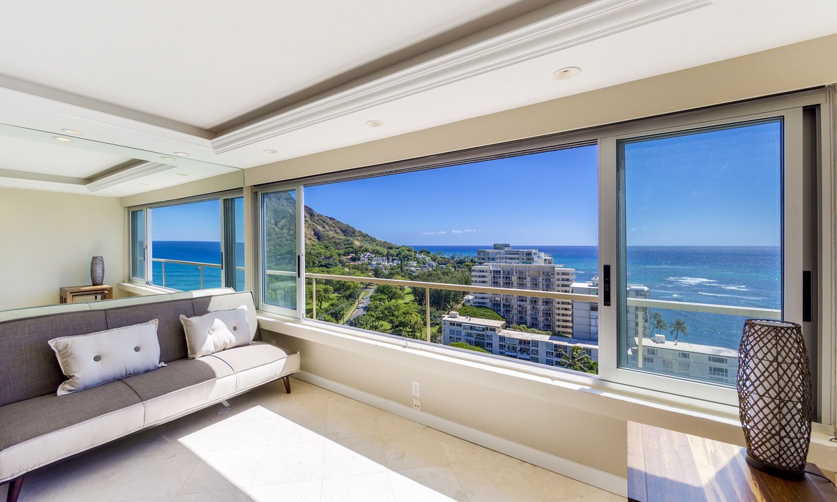 Diamond Head - Kapahulu - St. Louis Condo | Welcome To Unit #1806! Exquisitely Beautiful High Floor At The Colony Surf.