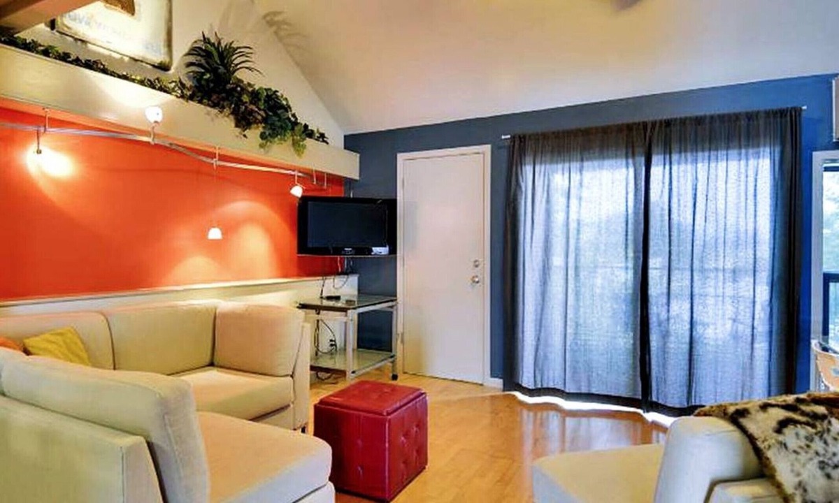 Barton Hills Apartment | Modern Loft in the Heart of ATX Walk to Zilker