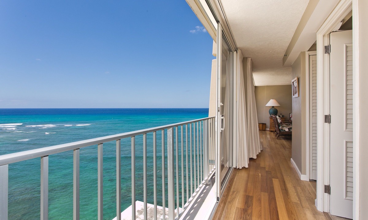 Diamond Head - Kapahulu - St. Louis Condo | Our Penthouse over the Pacific ☀ A true gem that sleeps 4 is lovingly cared for