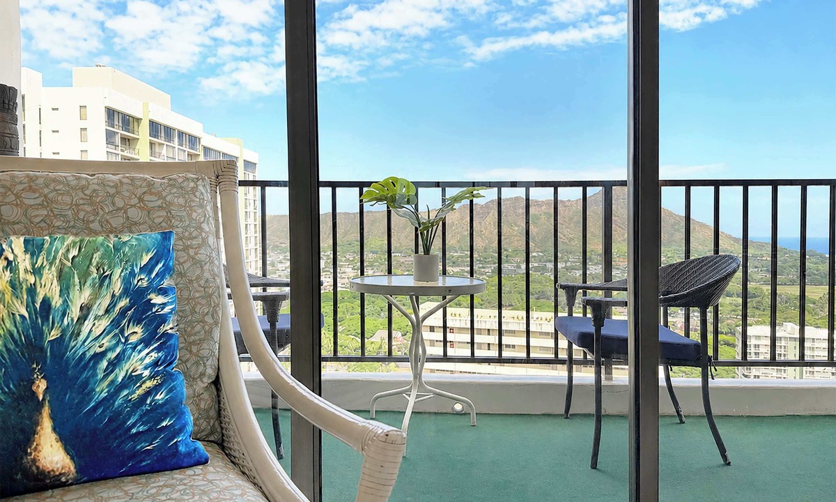 Waikiki Condo | Ocean-view retreat w/lanai & free parking