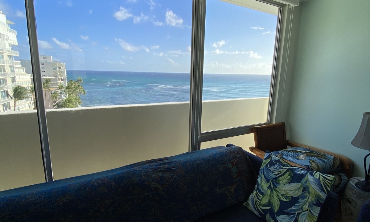 Diamond Head - Kapahulu - St. Louis Condo | Summer Prices! Diamond Head Gem 1 bdr oceanfront condo, surfing, sunset views.