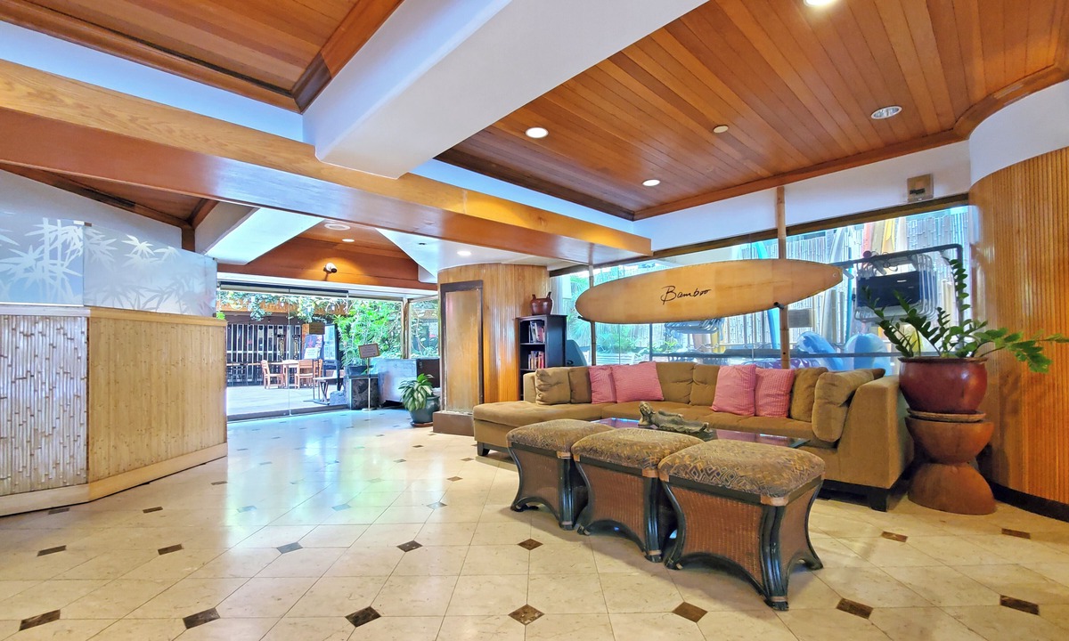 Waikiki Apartment | ❃Bamboo❃ 10ᵗʰ Floor Deluxe studio overlooking Palm trees & Lucious Pool⁕Spa Area