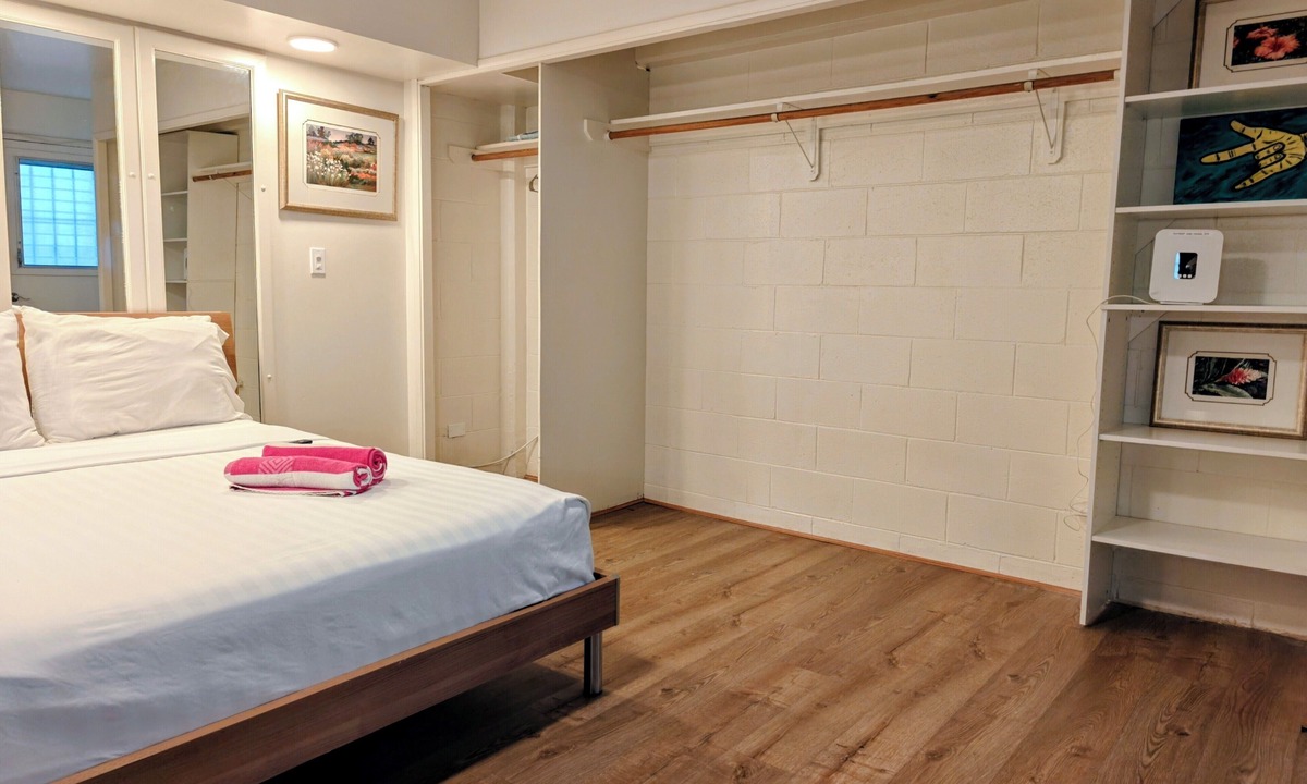 Waikiki Apartment | Brand New Floors & Cabinets - Waikiki Close to Beaches and Shopping