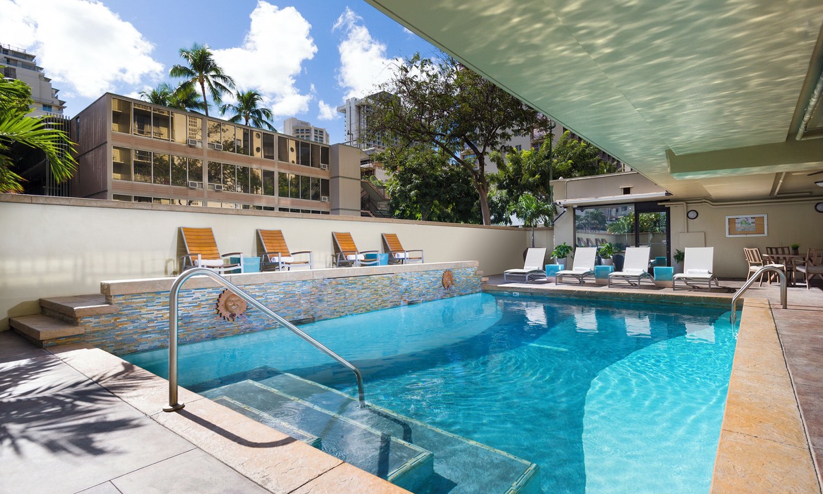 Waikiki Hotel | Budget Friendly, Spacious Suite, Full Kitchenette & Lanai - Near Waikiki Beach!