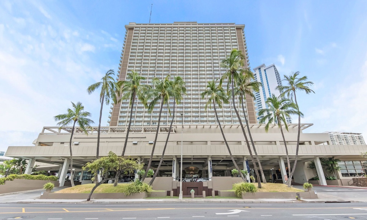 Ala Moana Condo | Amazing Marina Mountain Studio 1353