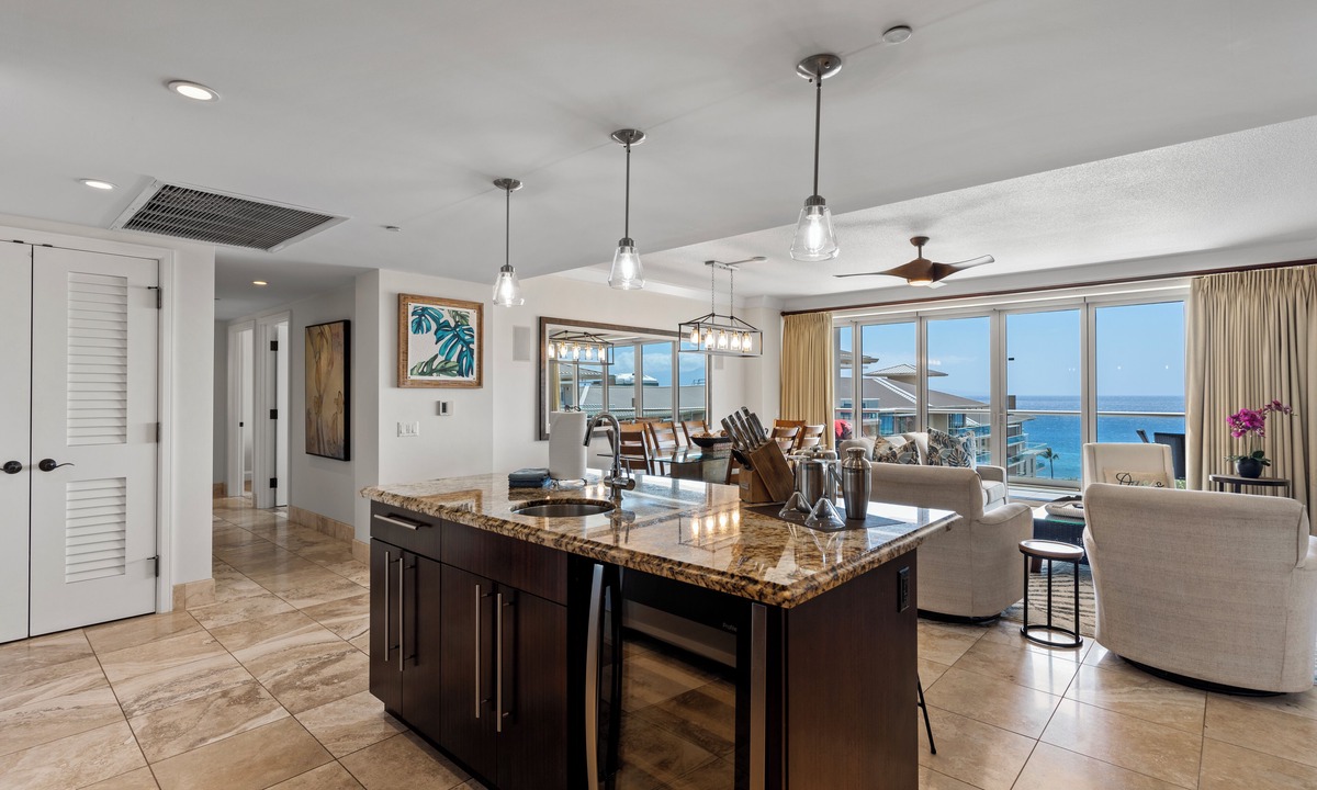 Kaanapali Condo | 3BD Oceanfront Retreat w/Lanai, Floor-to-Ceiling Views & Modern Kitchen - Honua Kai 825