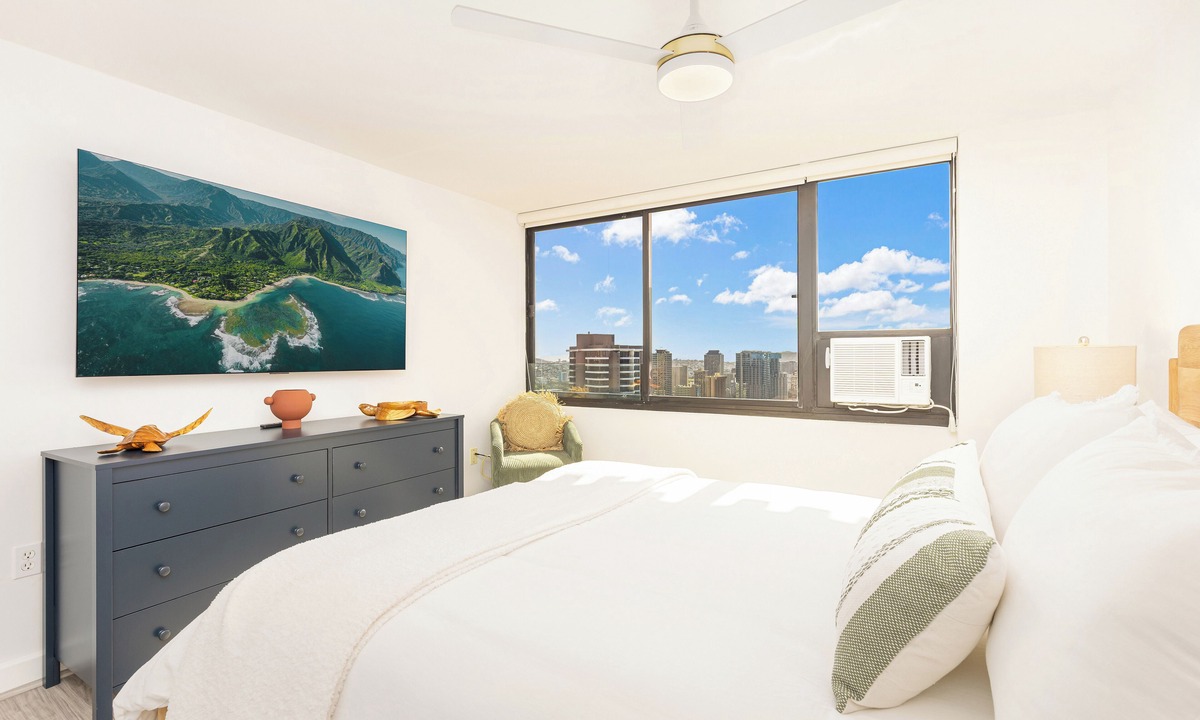 Waikiki Apartment | 2BR Ocean View Condo at The Windsor Waikiki Near the Beach