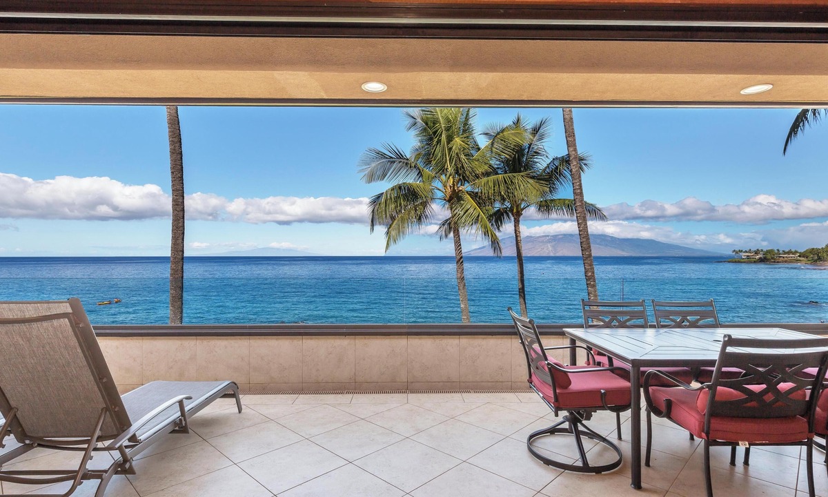 Wailea Condo | Beachfront Condo with Postcard Views - Makena Surf F306