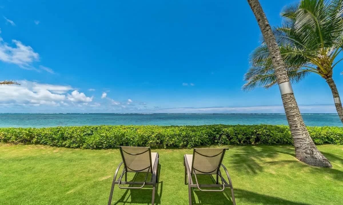 Punaluu Condo | Beachfront Condo with Stunning Views