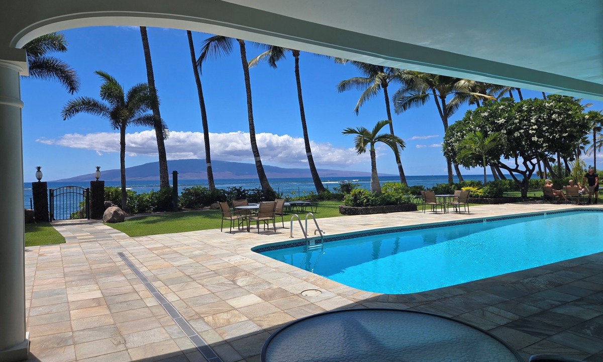 Historic Lahaina Front Street Apartment | Lahaina Shores 621 – Relaxing Oceanfront Studio