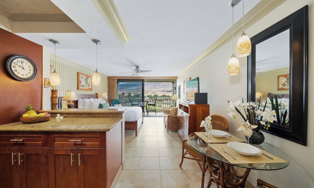 Historic Lahaina Front Street Condo | SUMMER SALE! Getaway Studio by the Beach Pool Hot Tub - Lahaina Shores 512