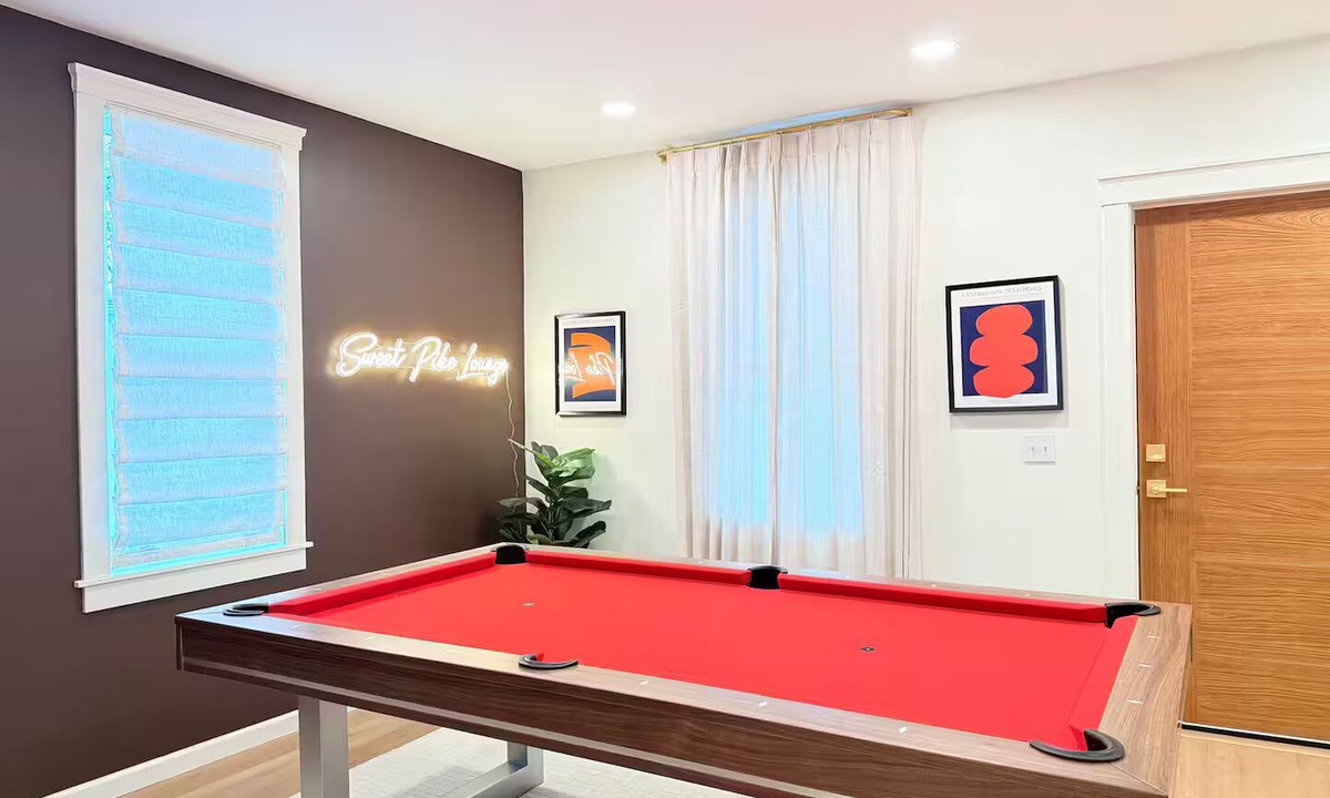 Campbelltown House | Near Hersheypark, King Bed, Fire Pit, Pool Table, Fast WiFi, Walk to Food