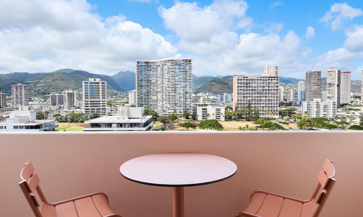 Waikiki Hotel | Pet-Friendly Room Near Waikiki Beach – Perfect for Families | With Swimming Pool
