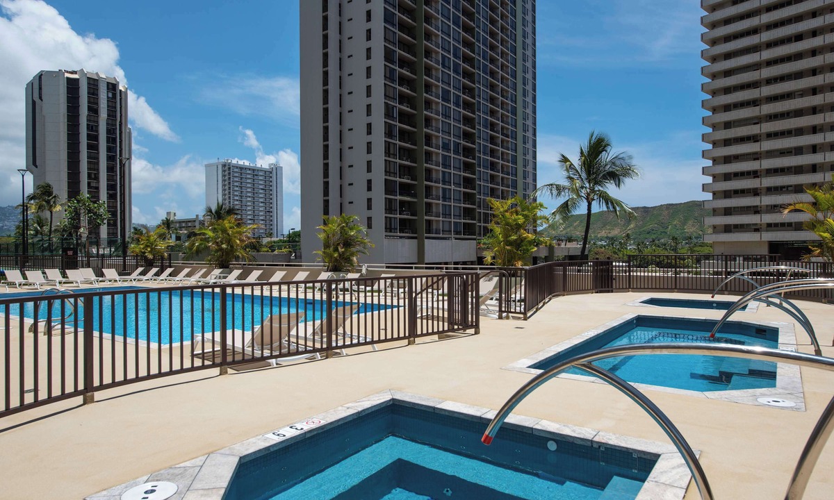 Waikiki Apartment | 14FL Diamond Head view, pool and free parking