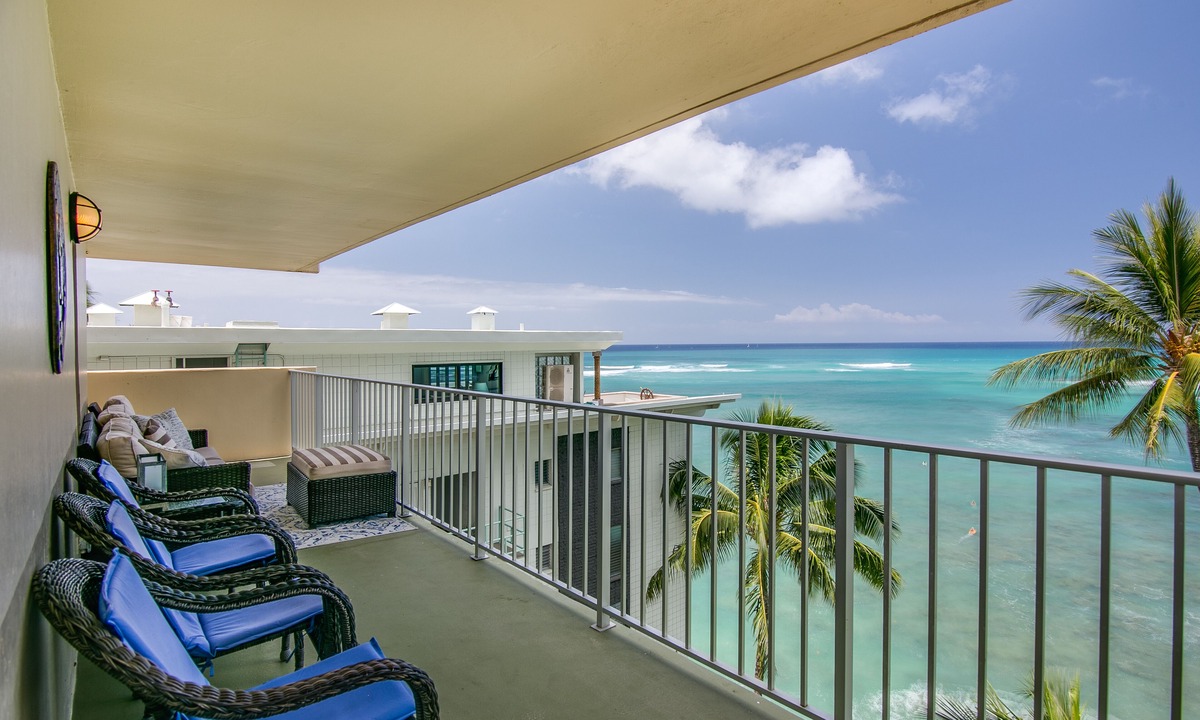 Diamond Head - Kapahulu - St. Louis Condo | Ocean Front Balcony, 2 Bedrooms, Full Kitchen