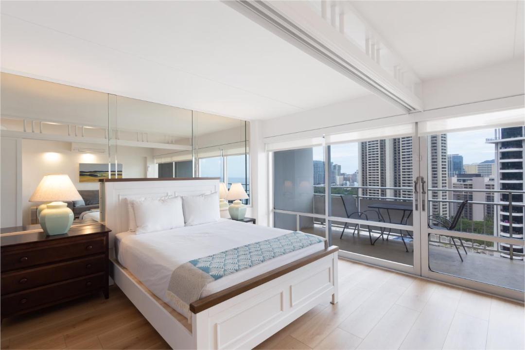 Waikiki Apartment | Ilikai Tower 1936 condo