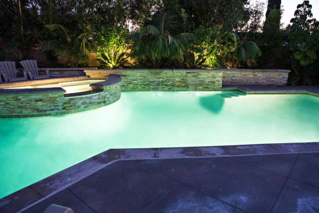 Hermosa Village House | Sensational 6 Bedroom 4 Bathroom Pool Home (3 Master Bedrooms W/bathrooms)