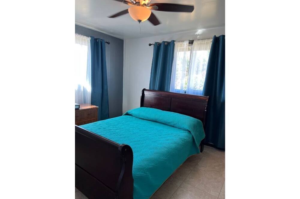 Photo of Bedroom in Waianae