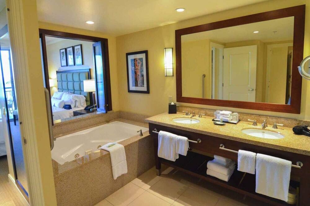 Photo of Bathroom in Lahaina