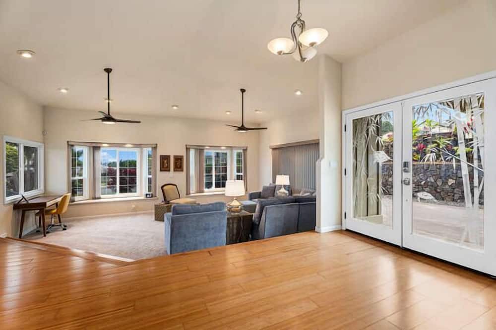 Photo of Bedroom in Kealakekua