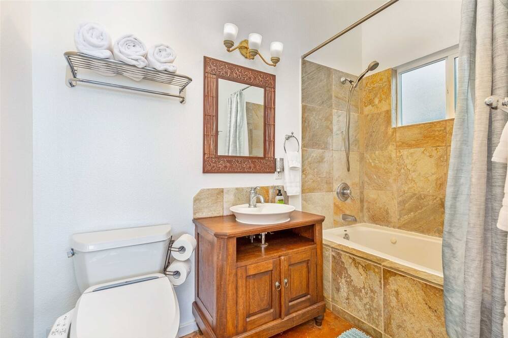 Photo of Bathroom in Waialua
