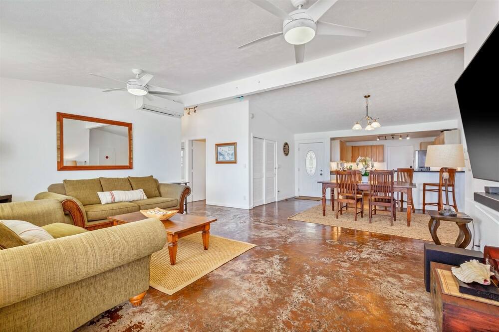 Photo of Livingroom in Waialua