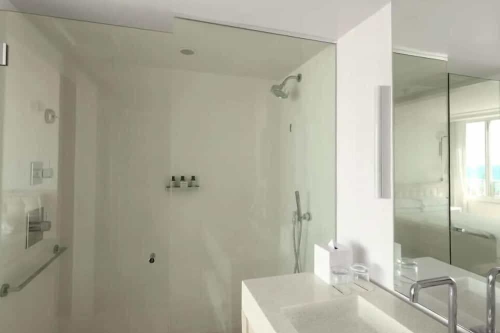 Photo of Bathroom in Waikiki
