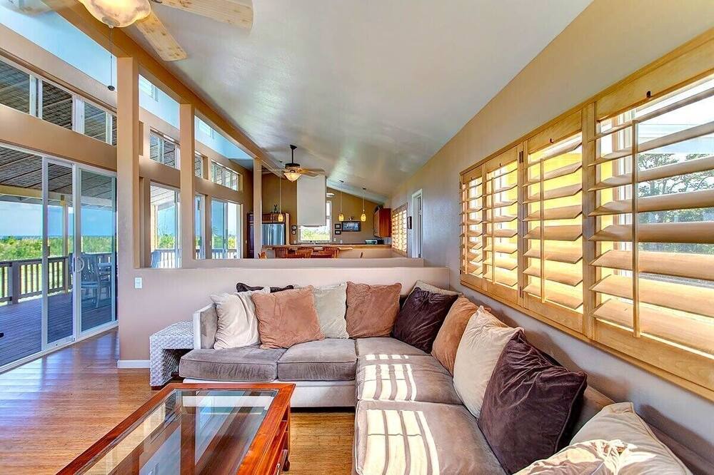 Photo of Livingroom in Nanawale Estates