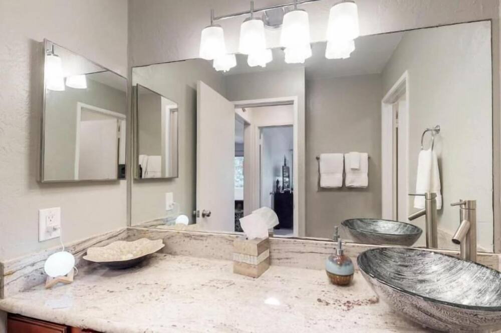 Photo of Bathroom in Wailua