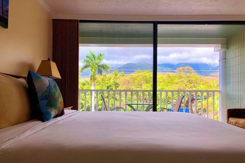 Photo of Bedroom in Historic Lahaina Front Street