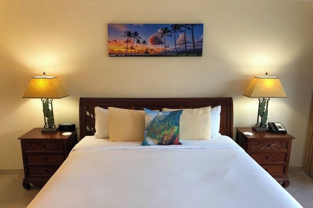 Photo of Bedroom in Historic Lahaina Front Street