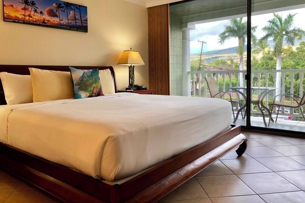 Photo of Bedroom in Historic Lahaina Front Street