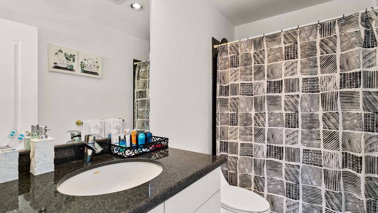 Photo of Bathroom in Hawaii Loa Ridge